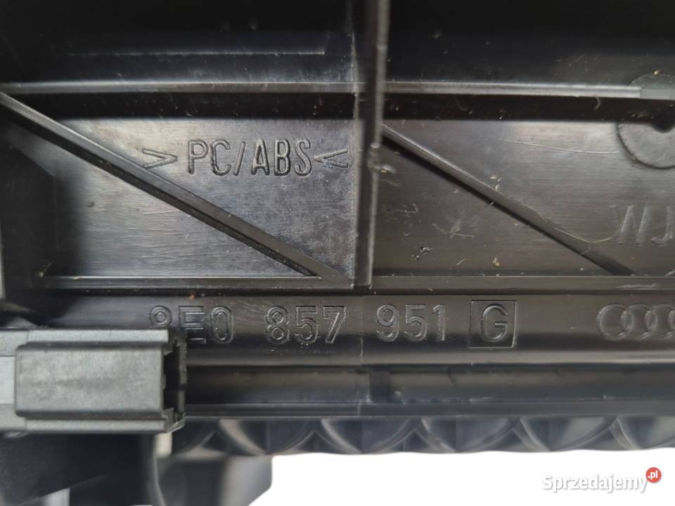 POPIELNICZKA PRZÓD 2 DIN SREBRNA AUDI A4 B6 Działoszyce