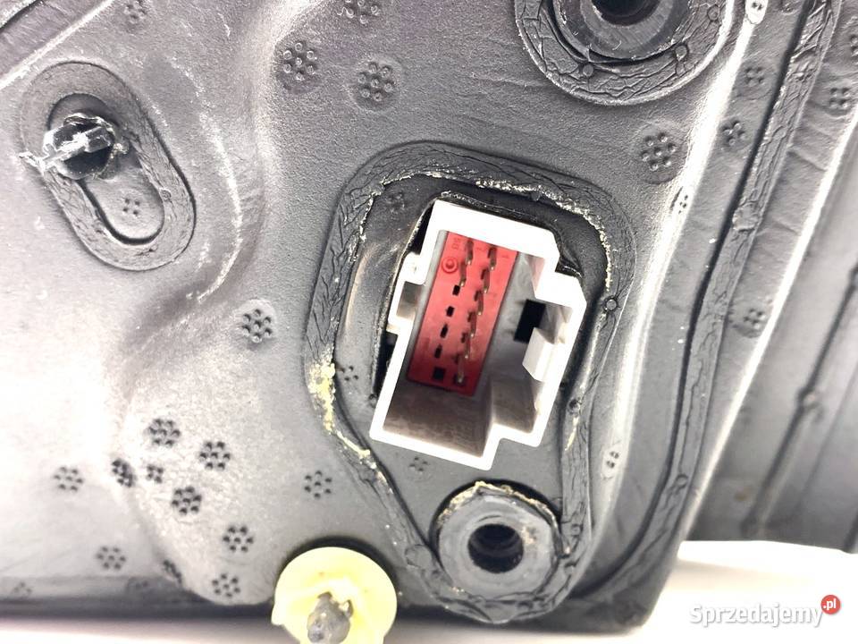 LUSTERKO PRAWY FORD FOCUS IV Hatchback Shadow