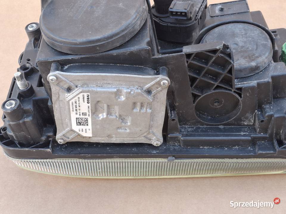 IVECO STRALIS HIWAY EUROCARGO REFLEKTOR LEWY H7