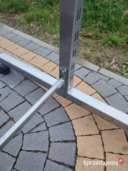 Metalowy wolno stojący wieszak na ubrania Dulcza Wielka