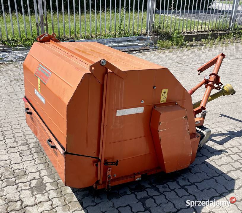 Zamiatarka do sztucznych boisk i orlików Terra Lublin