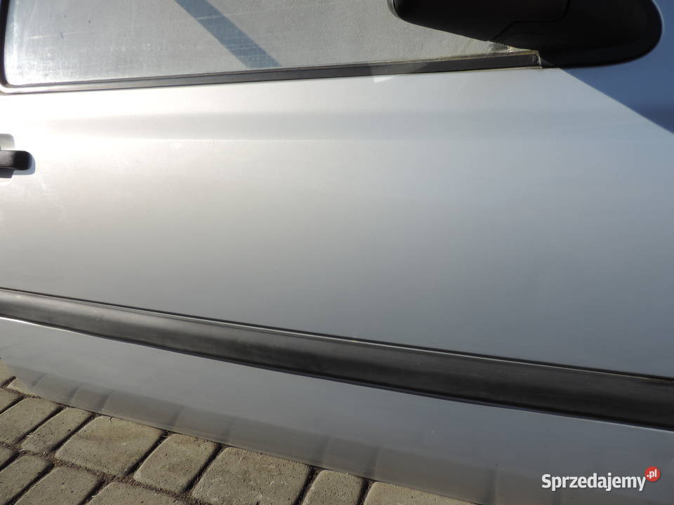 VW GOLF III HB 3D DRZWI PRZEDNIE PRAWE LB7Z osobowe małopolskie