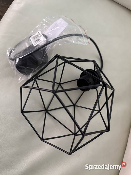 Lampa w stylu industrialnym metaloplastyka