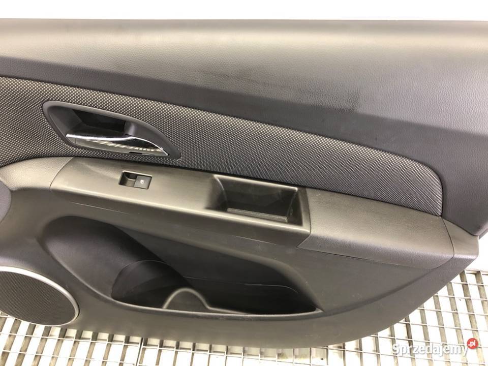 BOCZEK DRZWI PRAWY PRZÓD CHEVROLET CRUZE Kombi