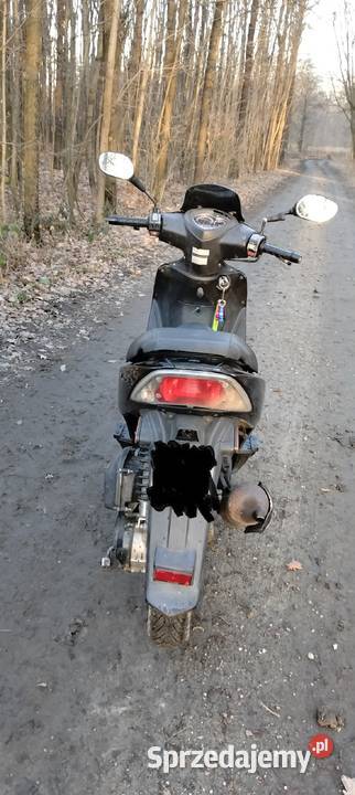 sprzedam skutera 2t czarny Strzelin