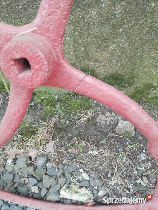 Stare koło i siedzenie grabarka Legnica