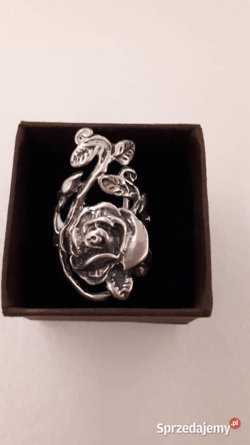 pierścionek srebrny z różą