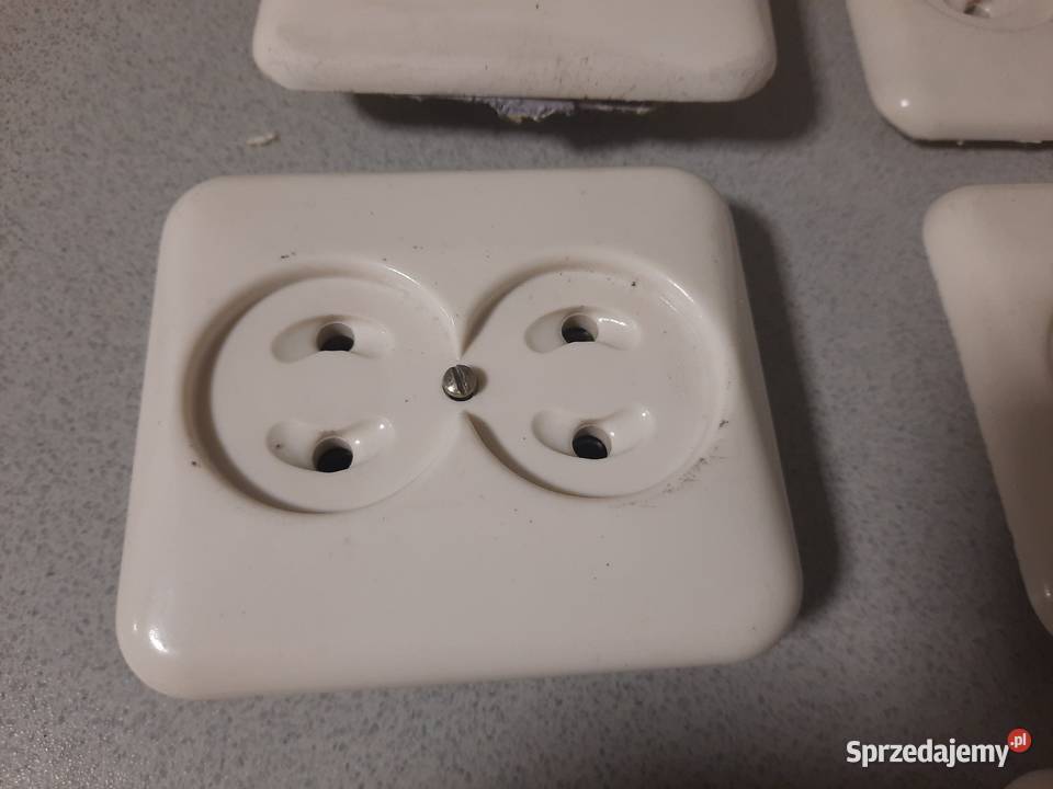Stare gniazdkaelektryczne kontakty vintage Brusy