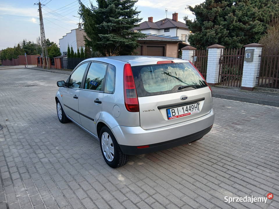 Ford Fiesta 125 benzyna Polski salon srebrny Ciechanowiec