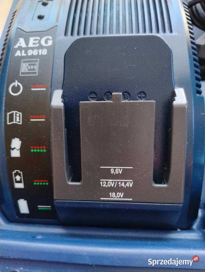 wiertarkowkrętarka plus latarka AEG 12 V