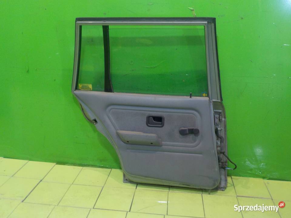 BMW 3 E30 25 B 89r KOMBI drzwi lewe tyl Suków sprzedam
