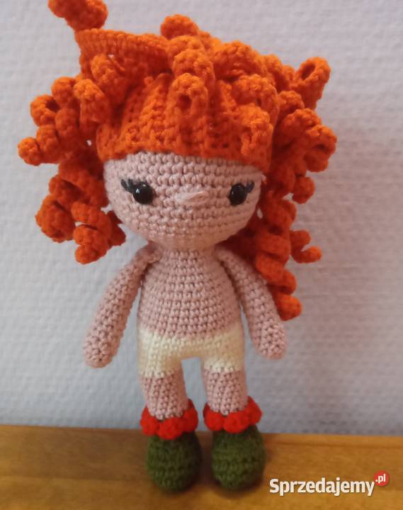 Lalka rudowłosa zielona sukienka amigurumi