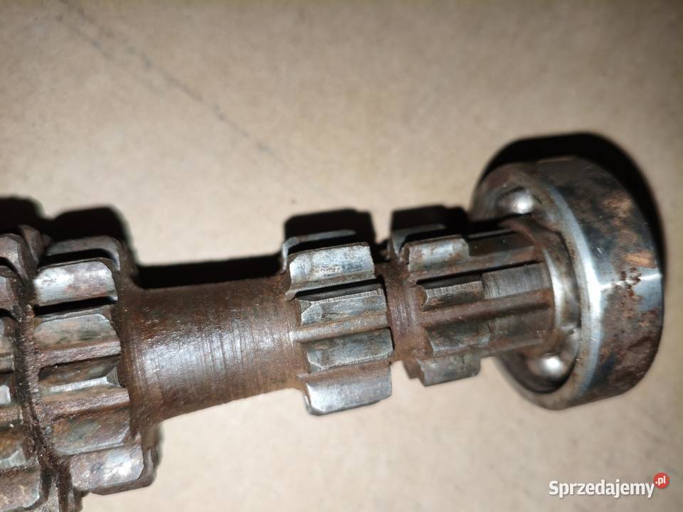 Wałek skrzyni biegów że wstecznym biegem Dniepr