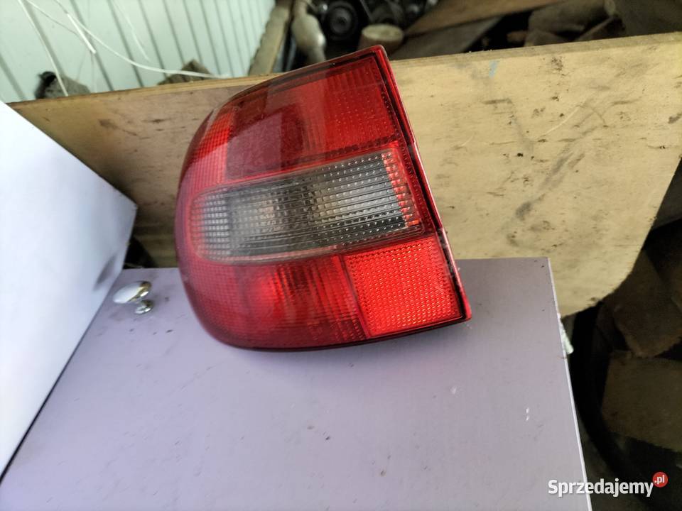 Lampa Tylna Lewa VOLVO V 40 V40 Oświetlenie lubelskie Kamień-Kolonia