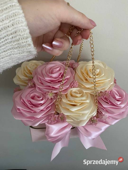 Urocza torebeczka z różami ze wstążki w kolorach śląskie Dąbrowa Górnicza
