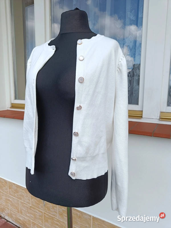 Biały sweterek z perłowymi guziczkami r XL