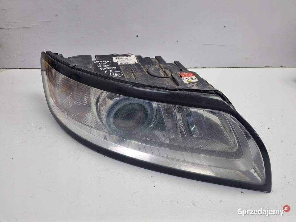 Volvo S40 II V50 LIFT PRZEDNIA LAMPA PRAWA prawy Oświetlenie