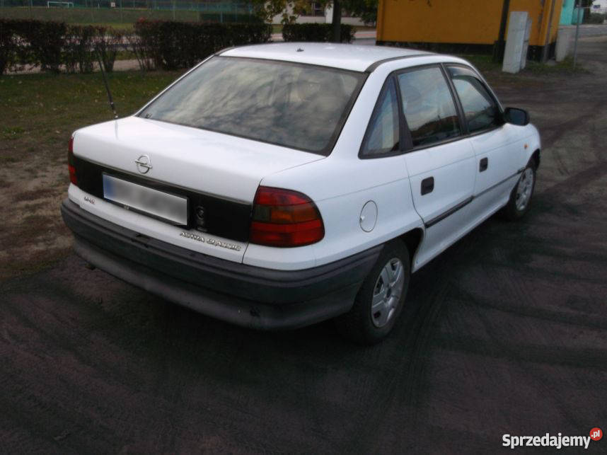 Opel Astra sprawny na chodzie wazne oplaty