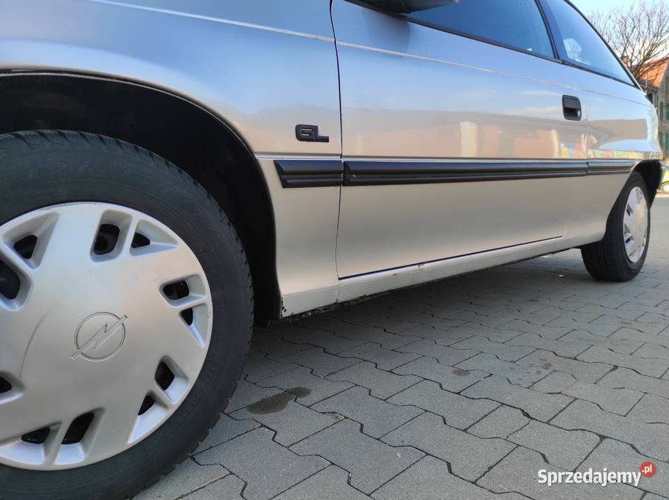 OPEL Astra F 1992r srebrny Opel