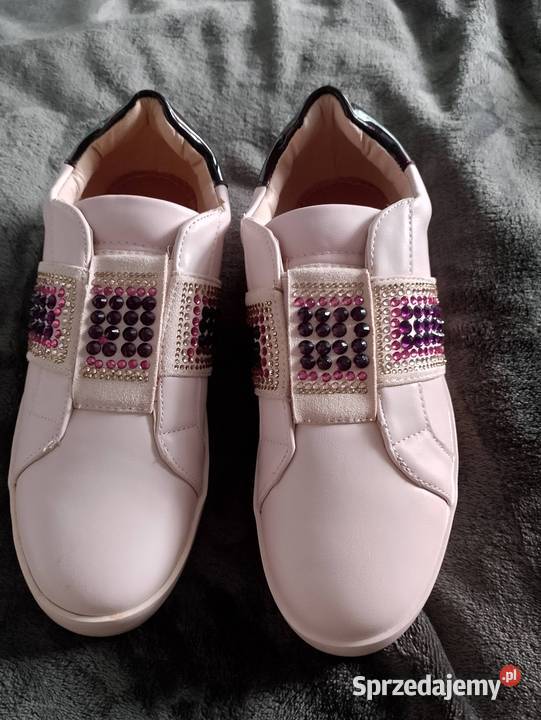 Buty sportowe Balada w rozmiarze 38 Tuchola