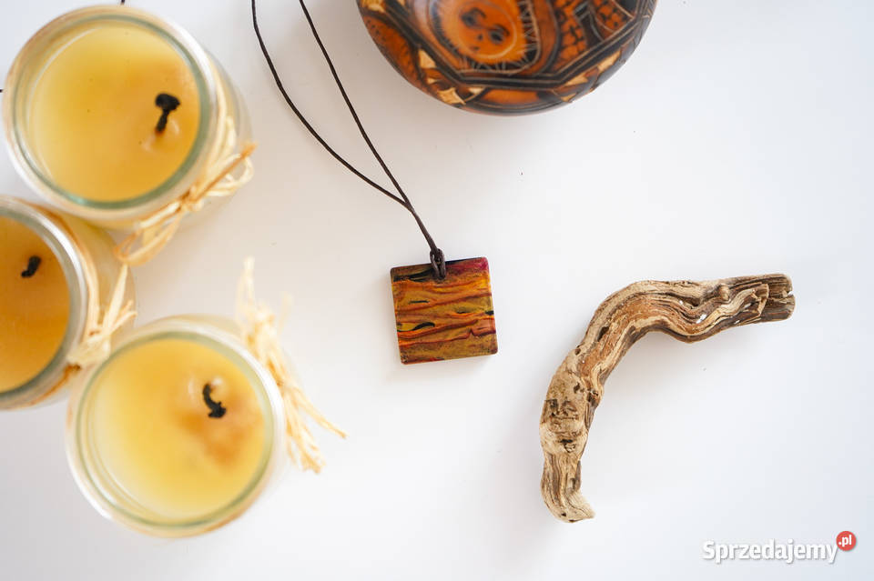 Artystyczny kwadratowy wisiorek z żywicy Warszawa