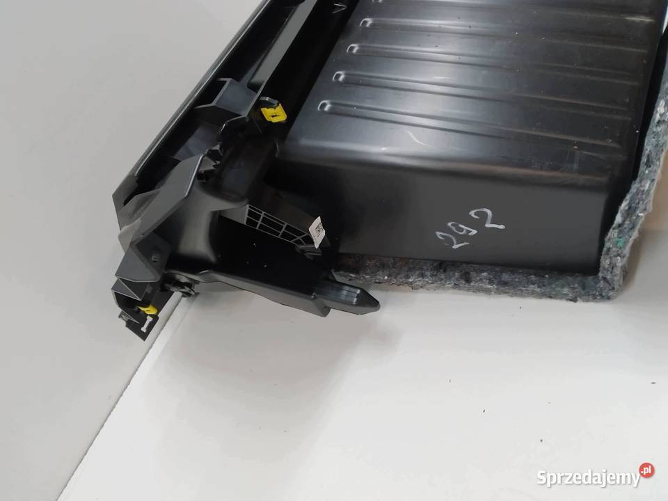 SCHOWEK PRAWY PASAŻERA DESKI 685005441R Renault Rok produkcji 2022