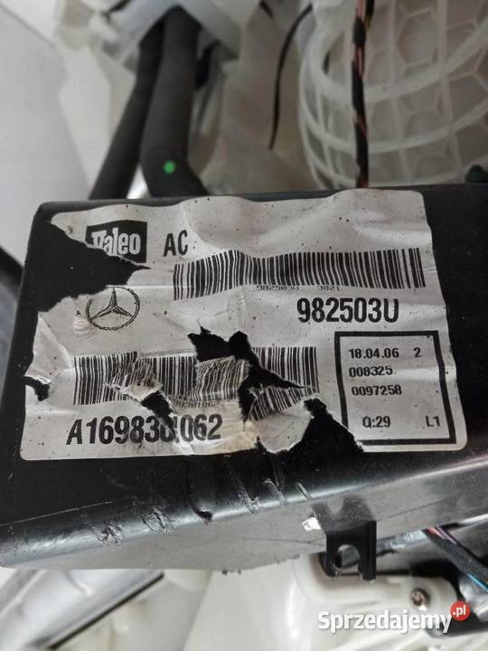 NAGRZEWNICA KOMPLETNA 1698301062 MercedesBenz