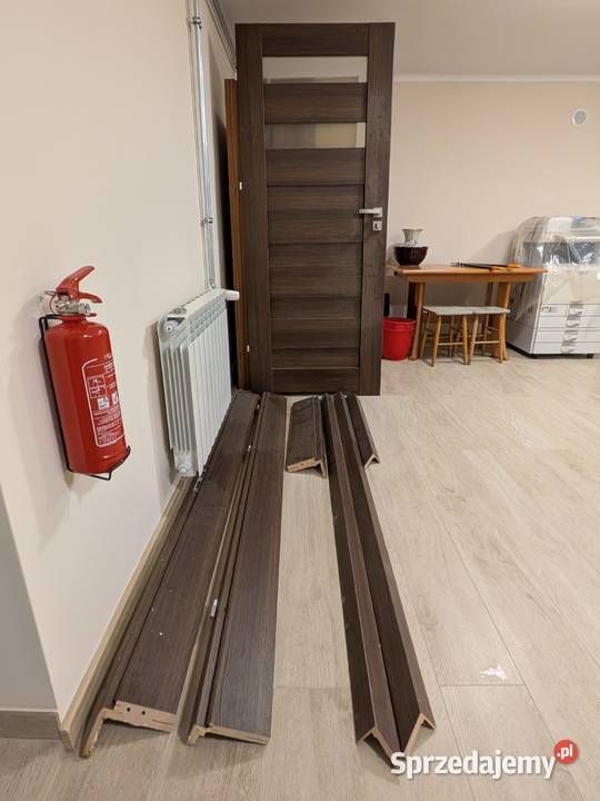 Drzwi z podcięciem Windoor Trame 80 lewe orzech Łańcut