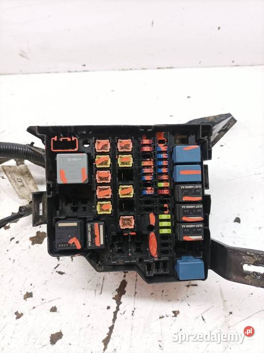 SKRZYNKA BEZPIECZNIKÓW 8V5114B144 10 B Ford