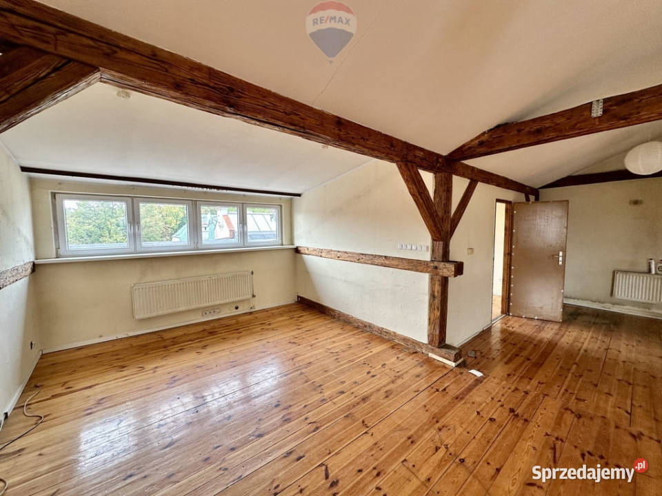 Centrum dachami z parkingiem