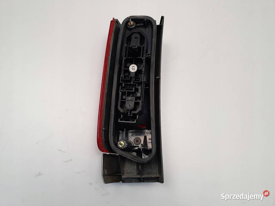 LAMPA PRAWA Volvo V70 I XC70 9600r TYLNA prawy osobowe Rudka