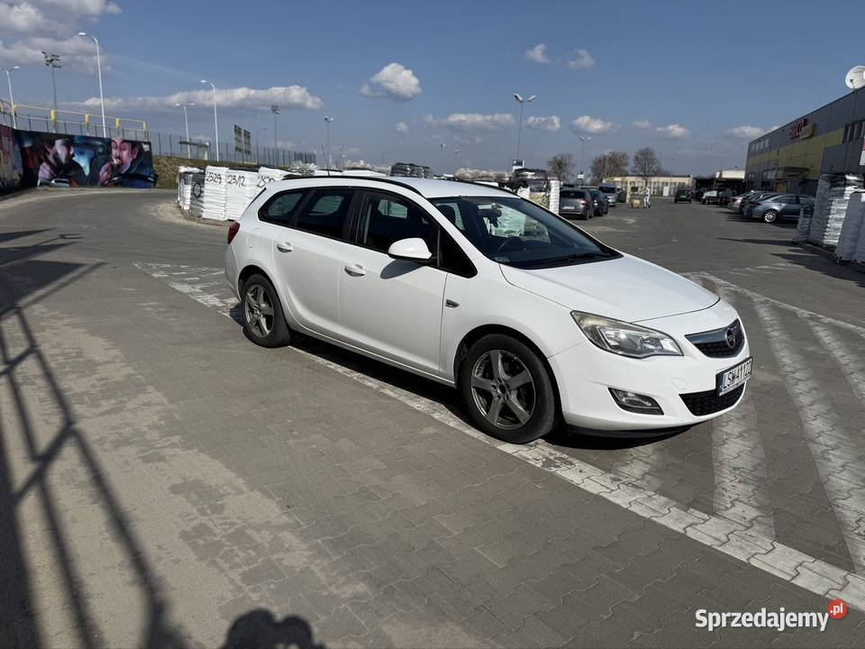 Opel Astra J 17 cdti 2011