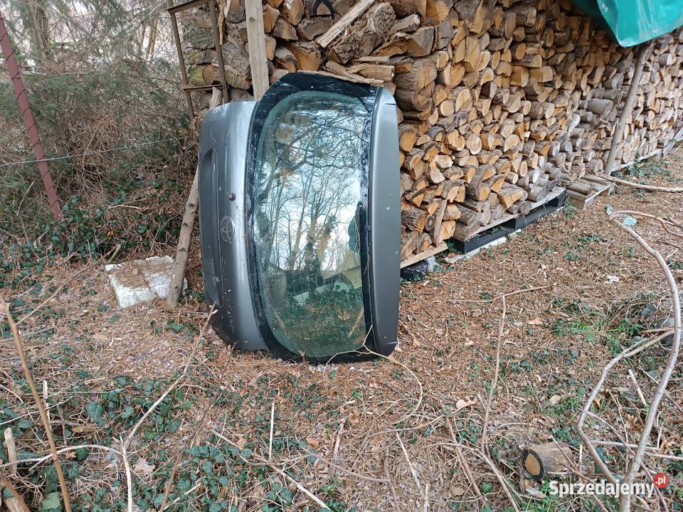 klapa tył corolla hb 1km