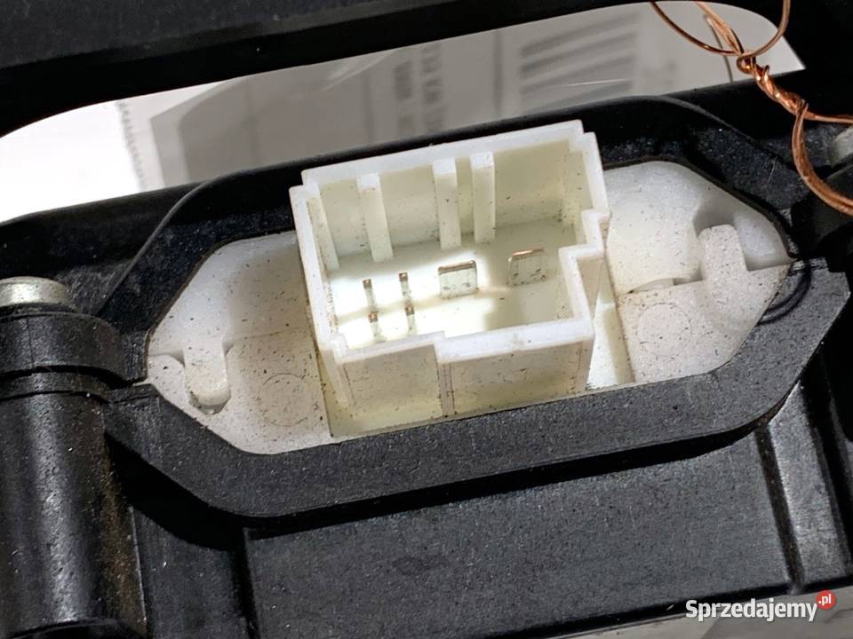 DOCIĄG KLAPY TYŁ BMW F07 7330648 20 184 0917 osobowe