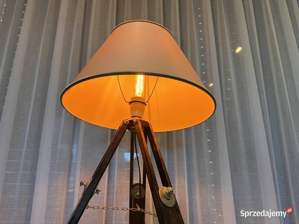 Lampa stojąca na trójnogu Tychy
