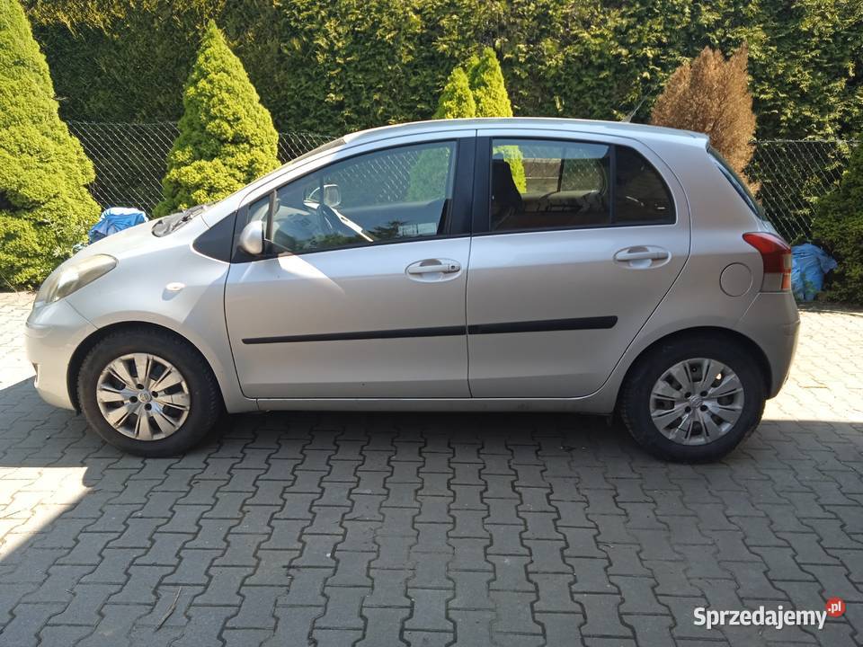 Toyota yaris 13 6 biegów lpg Salon