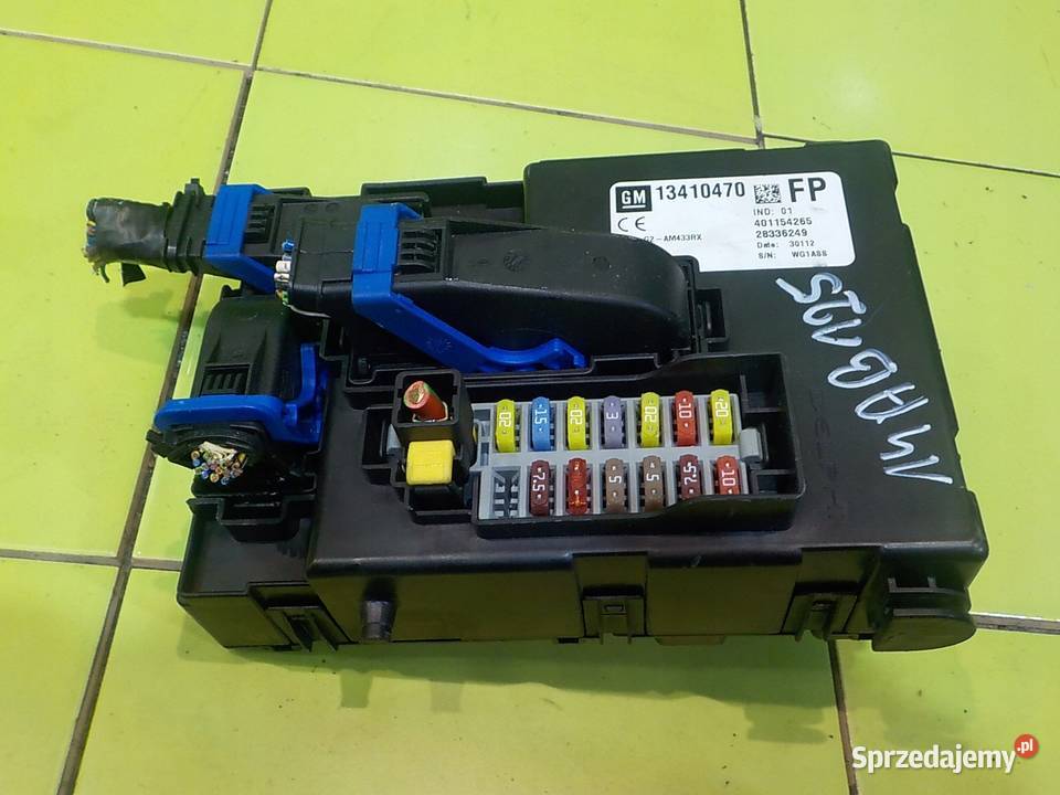 OPEL MERIVA B 14 B 12r 5D skrzynka bezpiecznikow osobowe