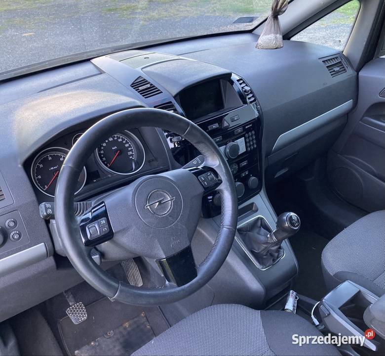 Opel zafira 2010 bezwypadkowy bogate wyposażenie komputer pokładowy Koziegłowy sprzedam
