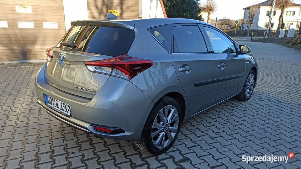 Toyota Auris Hybrid Executive automatyczna Tymbark