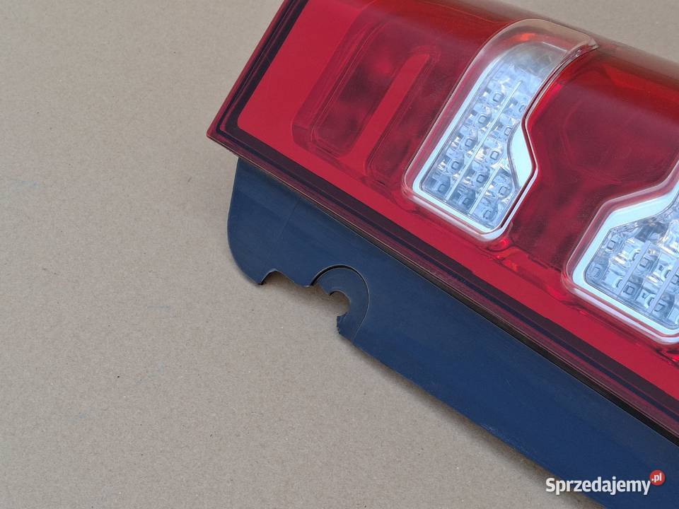 MERCEDES TOURISMO CITARO TRAVEGO LAMPA PRAWY TYŁ Bieleń