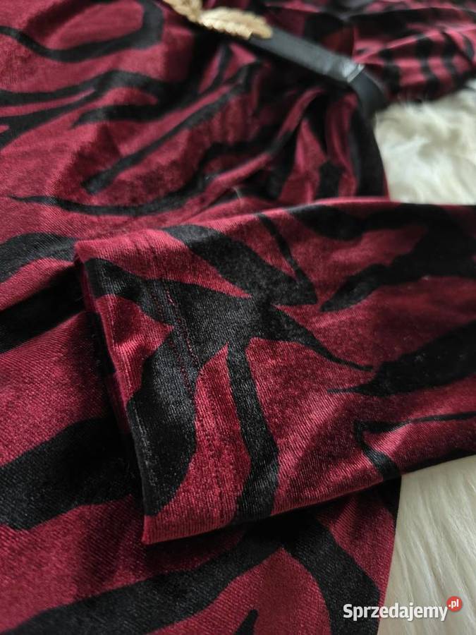 Sukienka aksamitna bordo
