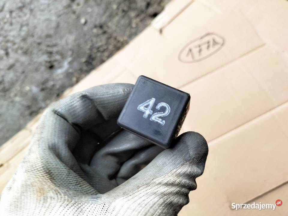 PRZEKAŹNIK 42 191919376A GOLF 2 JETTA 2 Przekaźniki Kamień-Kolonia