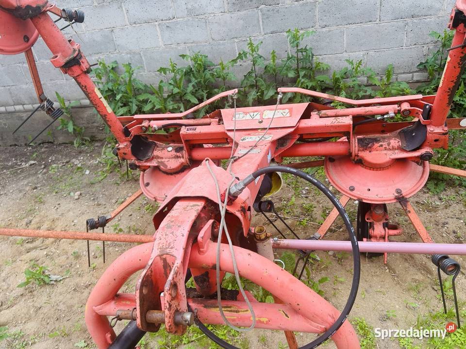 Przetrząsacz karuzelowy KUHN 4 wirniki sprawny