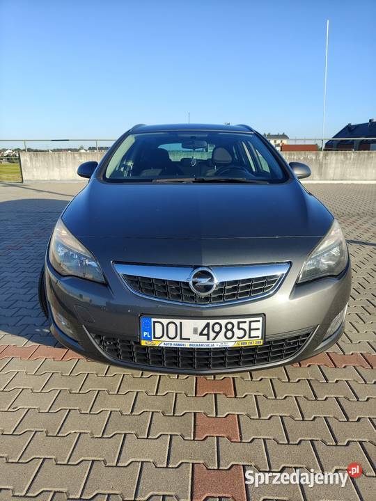 Opel Astra J Sports Tourer Kombi 14 Turbo 140 kupiony w Polsce Oława