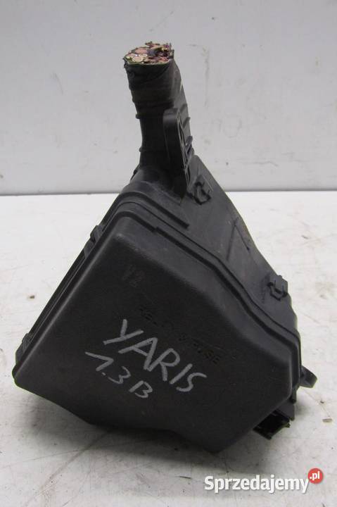 SKRZYNKA BEZPIECZNIKÓW 13 VVTi TOYOTA YARIS III