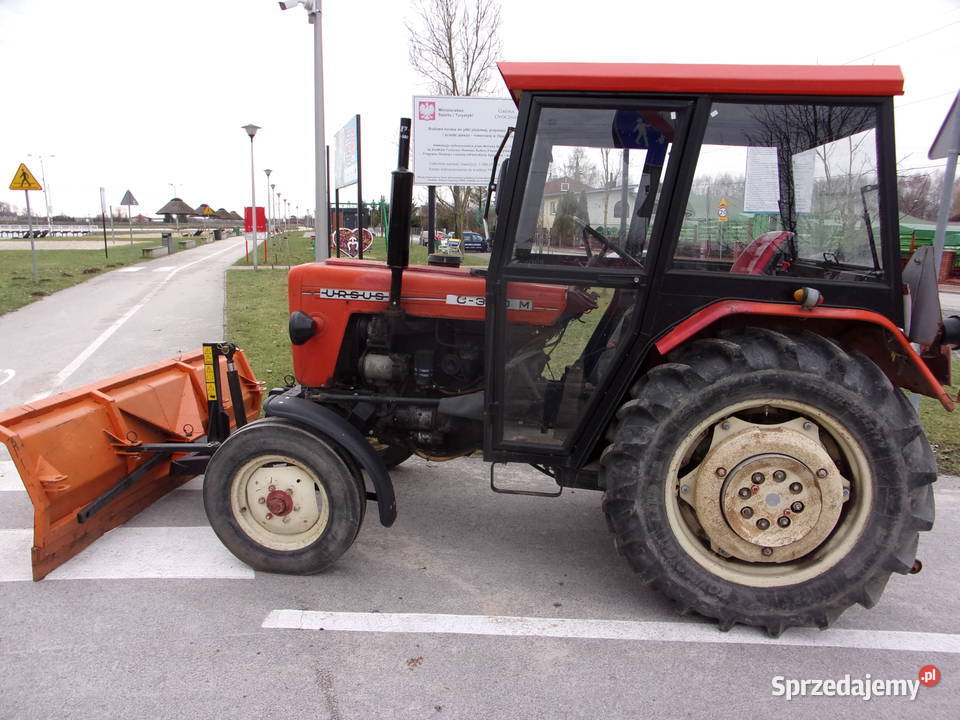 Ciągnik rolniczy URSUS C330M z zamontowanym Opoczno