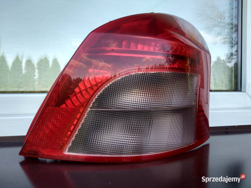 Toyota Yaris II 2 lampa tył tylna prawa wkład Sieradz sprzedam