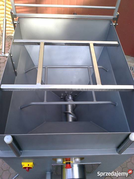 Wilk W 130 z powiekszonym koszem zasypowym Żary