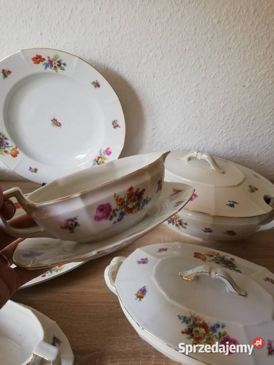 Zestaw porcelany zdobiony kwiatami Gorlice