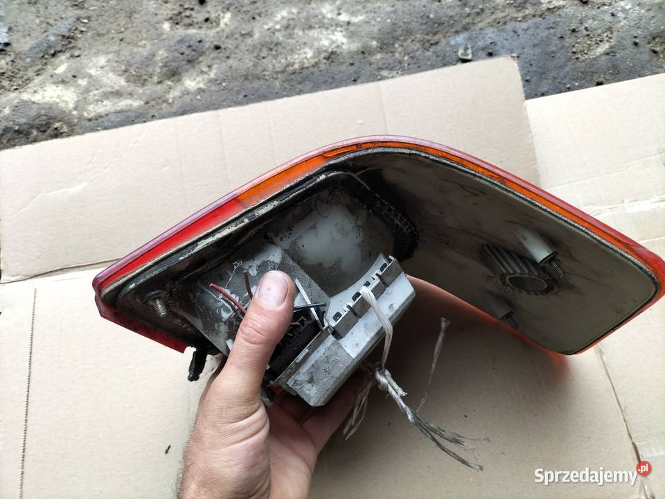 AUDI 80B3 B3 LAMPA LAMPA TYŁ TYLNA PRAWA Kamień-Kolonia